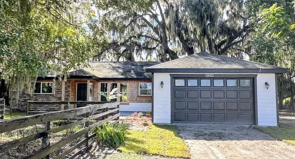Exterior - 12022 SE Sunset Harbor Rd, Weirsdale, FL 32195 photo 1 of 3