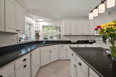Kitchen - 35350 County Road 439, Eustis, FL 32736 photo 2 of 6