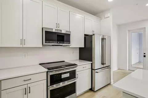 Kitchen - 17817 Broadleaf Loop, Venice, FL 34293 photo 3 of 3