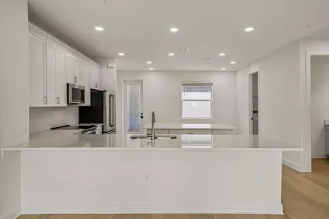 Kitchen - 17817 Broadleaf Loop, Venice, FL 34293 photo 2 of 3