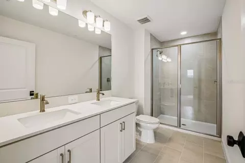 Bath - 17817 Broadleaf Loop, Venice, FL 34293 photo 1 of 2