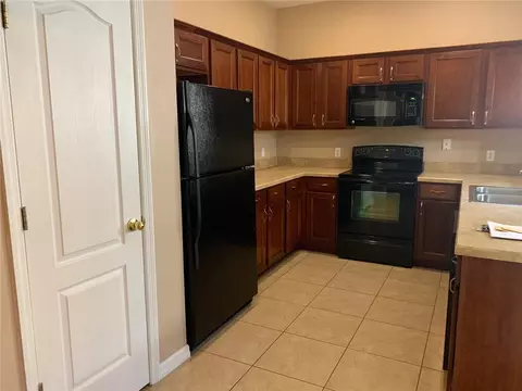 Kitchen - 7117 Harmony Square Dr S #7117, Harmony, FL 34773 photo 3 of 3