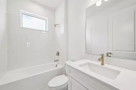Bath - 3689 142nd Ter E, Parrish, FL 34219 photo 4 of 4