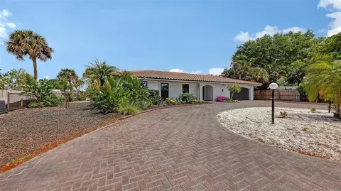 589 Commonwealth Ln, Sarasota, FL 34242