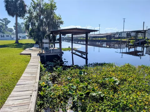 25836 Manhattan Ln, Astor, FL 32102