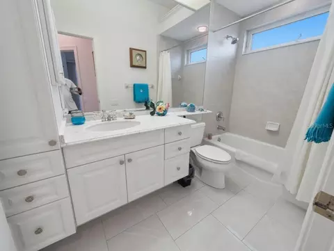 Bath - 9110 Deer Ct, Venice, FL 34293 photo 5 of 5