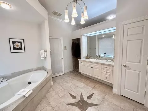 Bath - 9110 Deer Ct, Venice, FL 34293 photo 1 of 5
