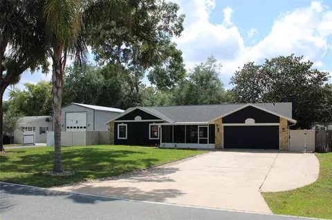 27627 Lois Dr, Tavares, FL 32778