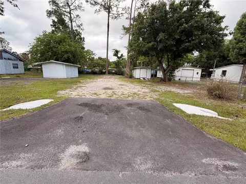 Armadillo Road, Astor, FL 32102