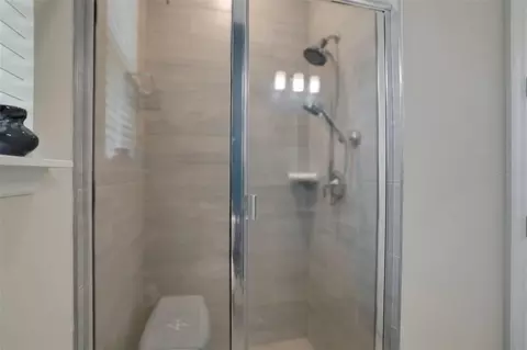 Bath - 363 Latrobe Ave, Saint Augustine, FL 32095 photo 6 of 7