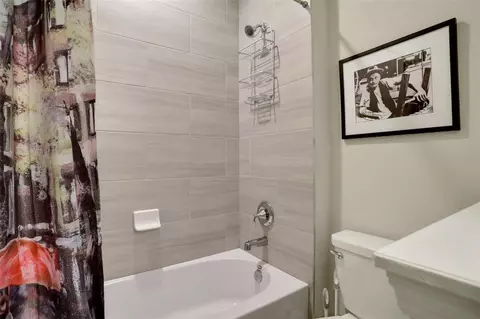 Bath - 363 Latrobe Ave, Saint Augustine, FL 32095 photo 3 of 7