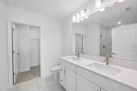 Bath - 4458 Sunset Garden St, Bradenton, FL 34210 photo 1 of 5
