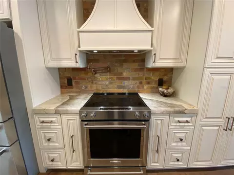 Kitchen - 1645 Spring Garden Dr, Astor, FL 32102 photo 5 of 8