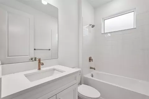 Bath - 3769 142nd Ter E, Parrish, FL 34219 photo 1 of 7