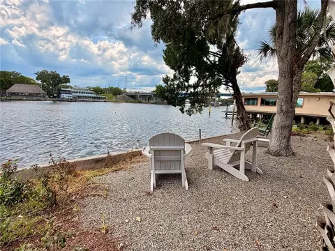 1570 Riveredge Ct, Astor, FL 32102