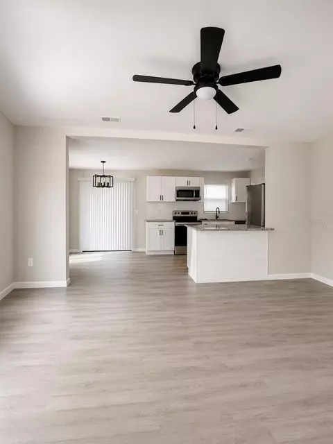 Living - 1090 E Bay St, Bartow, FL 33830 photo 1 of 4