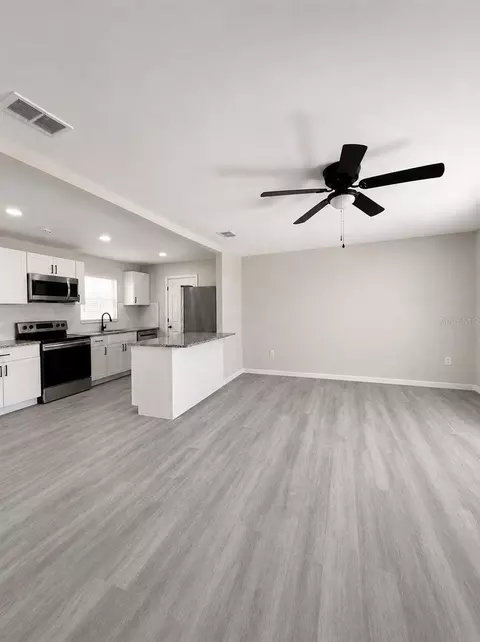 Living - 1090 E Bay St, Bartow, FL 33830 photo 4 of 4
