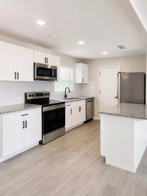 Kitchen - 1090 E Bay St, Bartow, FL 33830 photo 1 of 1