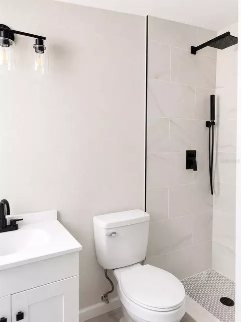 Bath - 1090 E Bay St, Bartow, FL 33830 photo 1 of 2