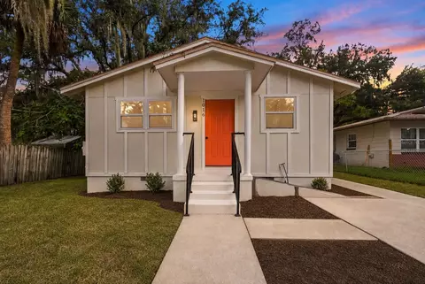 1016 W 8th St, Sanford, FL 32771