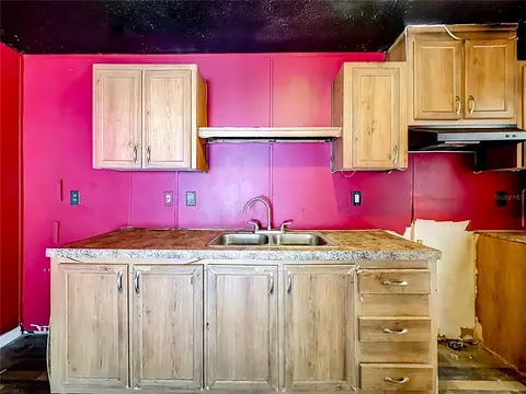 Kitchen - 21420 NE 41st St, Williston, FL 32696 photo 2 of 2