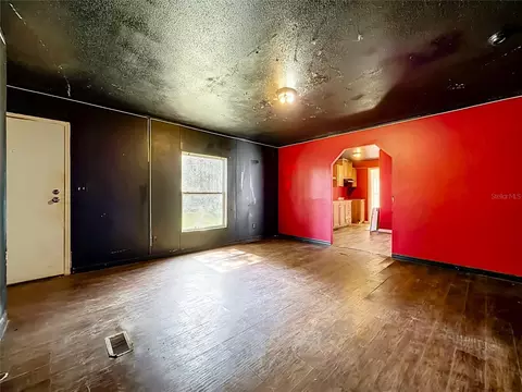 Living - 21420 NE 41st St, Williston, FL 32696 photo 2 of 5