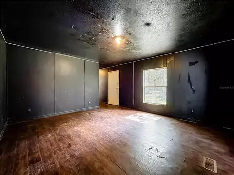 Living - 21420 NE 41st St, Williston, FL 32696 photo 3 of 5