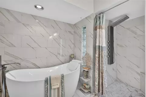 Bath - 21 Townhill Dr, Eustis, FL 32726 photo 4 of 5