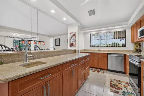 Kitchen - 21 Townhill Dr, Eustis, FL 32726 photo 2 of 4