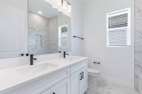Bath - 17536 Macarthur Loop, Venice, FL 34293 photo 2 of 3