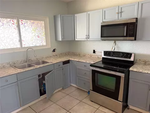 1204 Michigan Ave, Saint Cloud, FL 34769 photo 2
