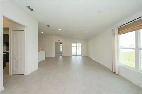 Living - 3512 Elliott Pl, Bartow, FL 33830 photo 2 of 5