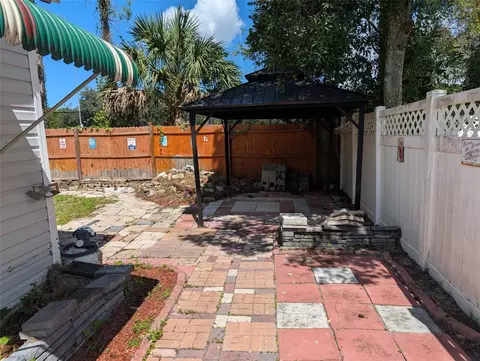 Exterior - 24304 Maxwell St, Astor, FL 32102 photo 5 of 6