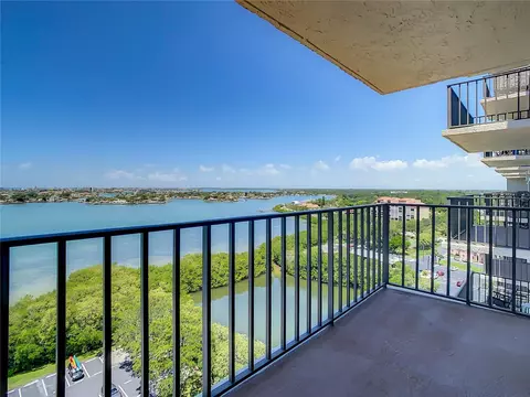 7050 Sunset Dr S #1402, South Pasadena, FL 33707