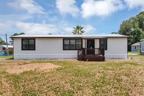 18756 SE 50th St, Ocklawaha, FL 32179
