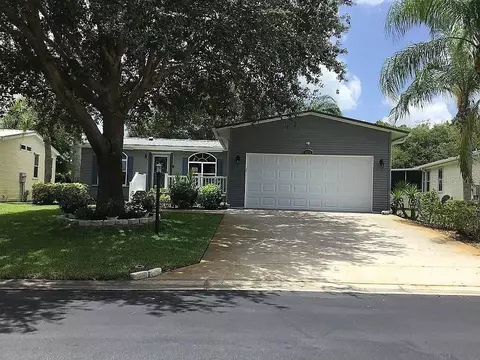 1988 E Lakeview Dr, Sebastian, FL 32958