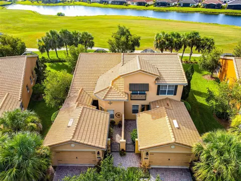 2412 Palm Tree Dr, Kissimmee, FL 34759