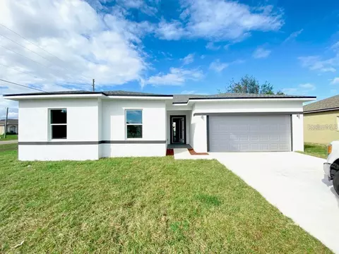 2046 8th Ave, Deland, FL 32724