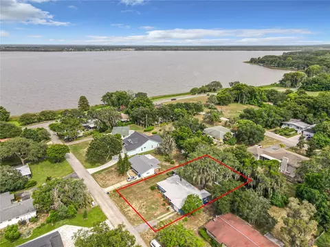 111 E Myrtle St, Howey In The Hills, FL 34737