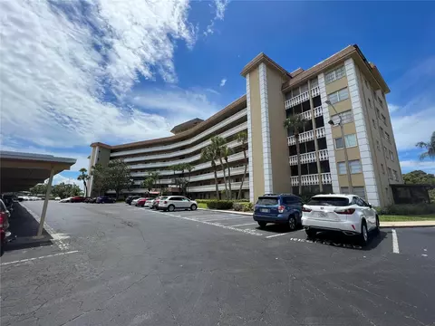 8950 Park Blvd #210, Seminole, FL 33777