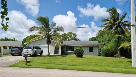 433 SW Todd Ave, Port Saint Lucie, FL 34983