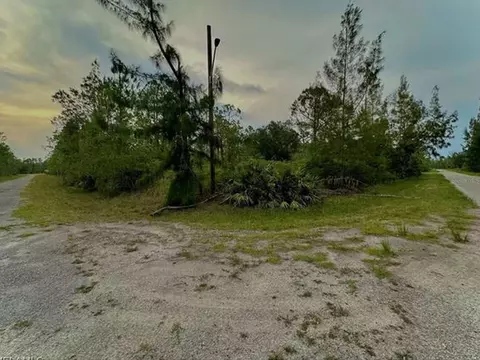 300 Spokane Ave, Lehigh Acres, FL 33972