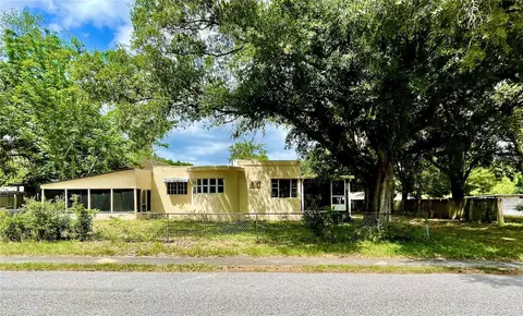 606 3rd St, Polk City, FL 33868