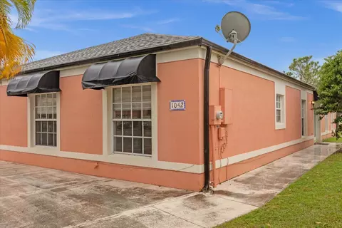 1042 Universal Rest Pl, Kissimmee, FL 34744