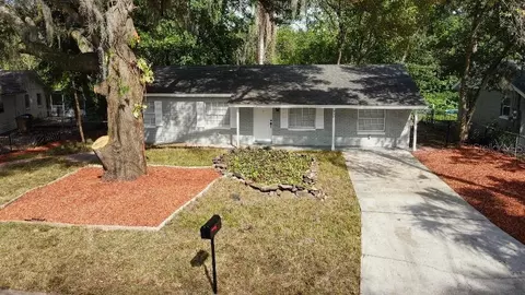 930 Pearl Dr, Mount Dora, FL 32757