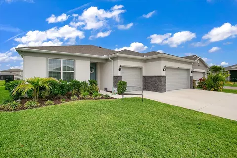 2403 Nuthatch St, Saint Cloud, FL 34771