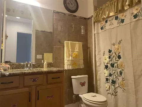 Bath - 2410 Datura Loop, Saint Cloud, FL 34772 photo 7 of 11