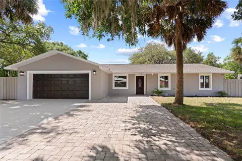 13 E Maple St, Davenport, FL 33837