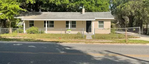 1004 Beecher St, Leesburg, FL 34748