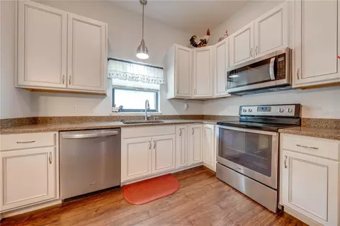 Kitchen - 4450 Kaiser Ave, Saint Cloud, FL 34772 photo 8 of 9
